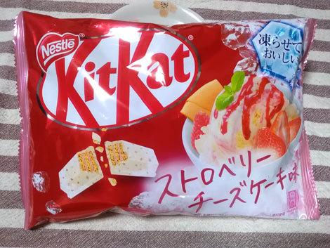 KitKat ストロベリーチーズケーキ味 外装