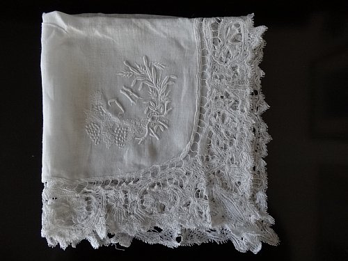SOLD アイテム464 アンティーク 1900年初頭 手編みボビンレースと白糸