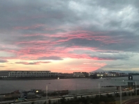 モノレールからの夕焼けと富士