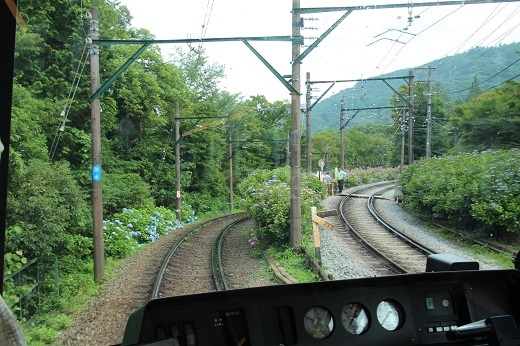 電車からの箱根湯本方面と強羅方面の線路