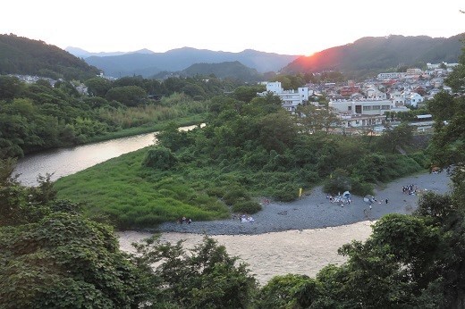 日の入り頃の多摩川の景色