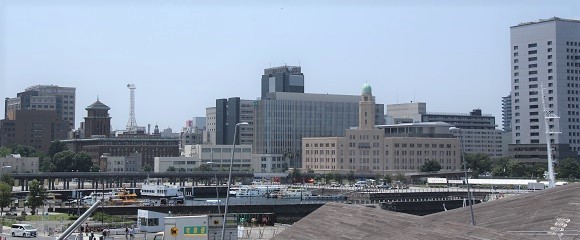 横浜港大桟橋からの３塔物語