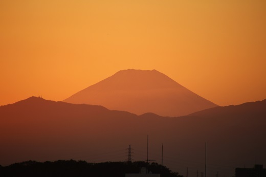 初冬の鶴見川からの富士山の夕焼け２