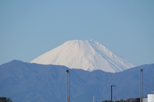 鶴見川土手からの富士山３