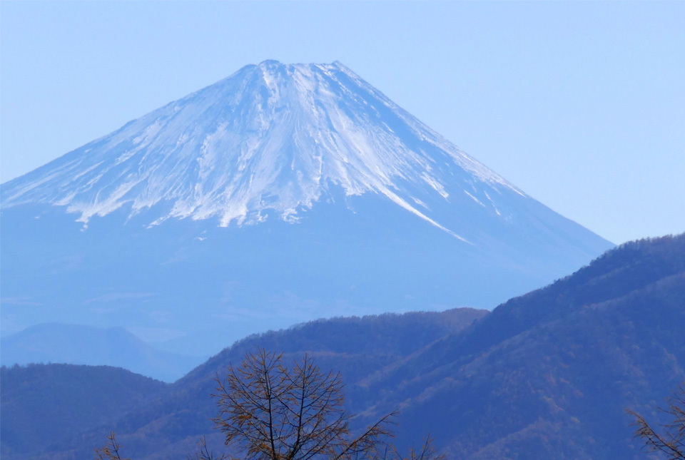 0637 日向山からの富士400mm相当 960×645