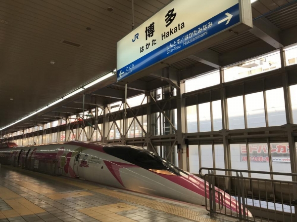 博多駅に停車するハローキティ新幹線（＾＾）