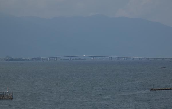 琵琶湖博物館から見る琵琶湖大橋