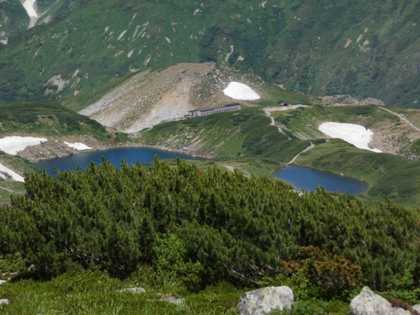 立山の登山道からの見たみくりが池とミドリガ池